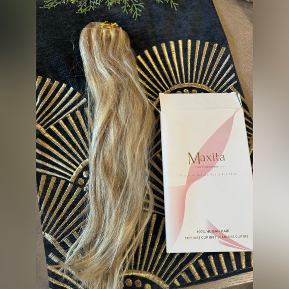 16 Inch blonde extensions - Picture 3 of 3